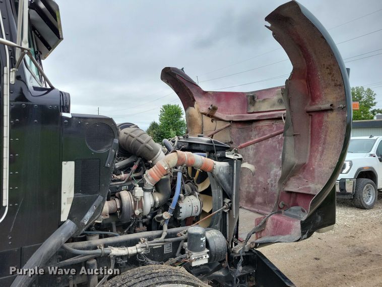 image for item DX7207 2006 Kenworth T800B semi truck