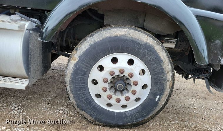 image for item DX7207 2006 Kenworth T800B semi truck