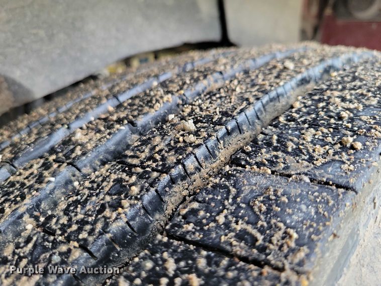 image for item DX7207 2006 Kenworth T800B semi truck