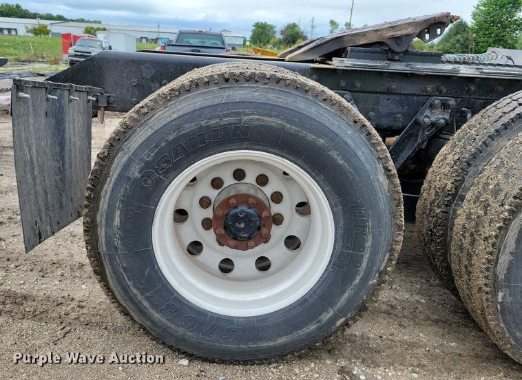 image for item DX7207 2006 Kenworth T800B semi truck