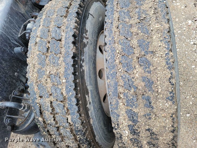 image for item DX7207 2006 Kenworth T800B semi truck