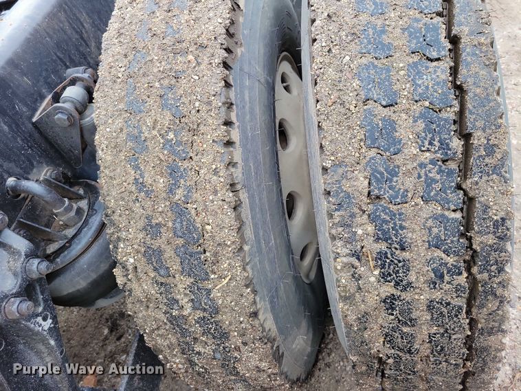 image for item DX7207 2006 Kenworth T800B semi truck