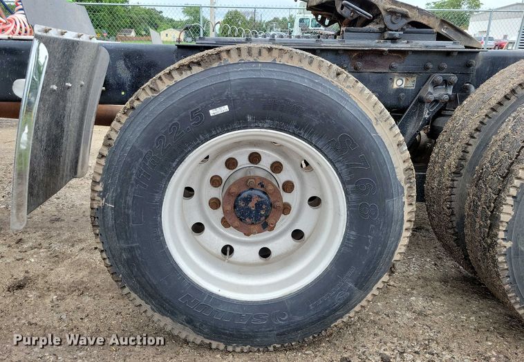 image for item DX7207 2006 Kenworth T800B semi truck