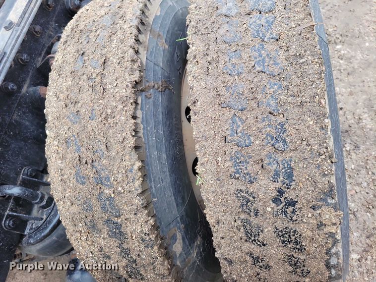 image for item DX7207 2006 Kenworth T800B semi truck