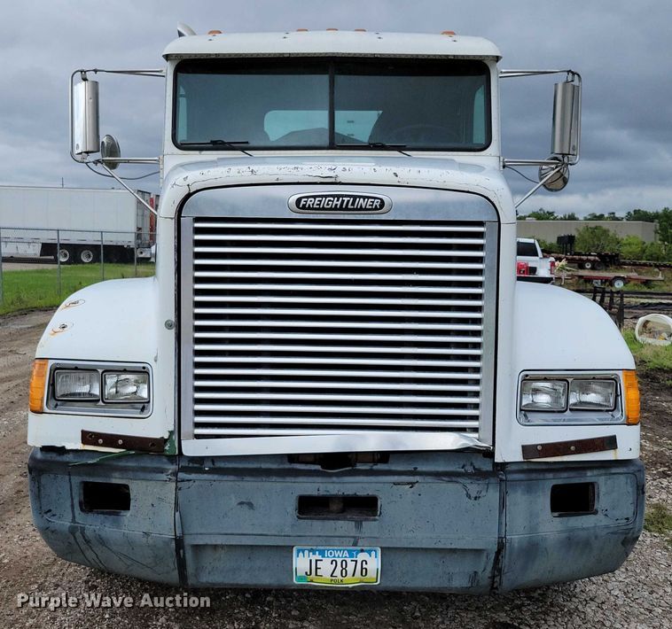 image for item DX7210 2000 Freightliner FLD semi truck