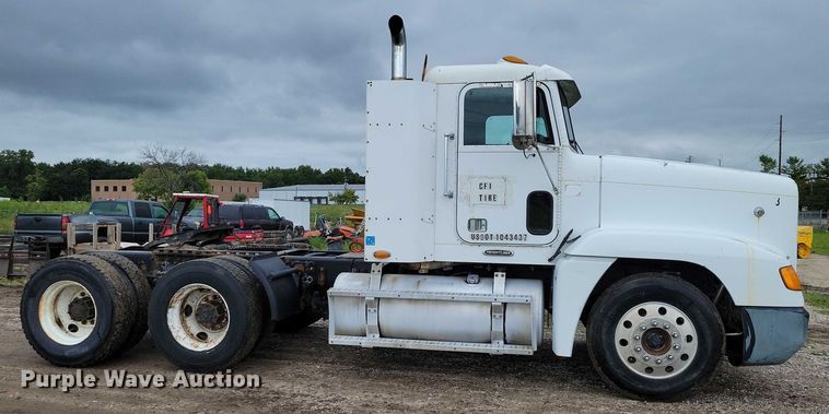 image for item DX7210 2000 Freightliner FLD semi truck