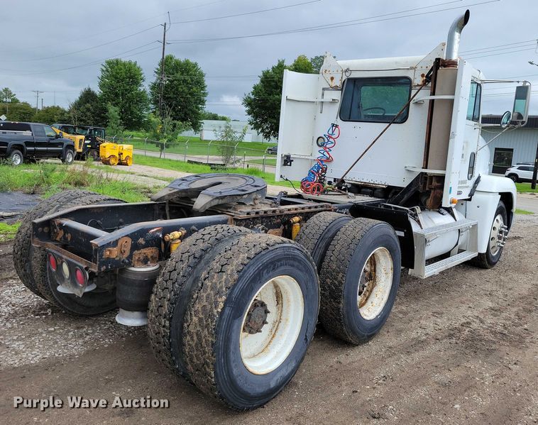 image for item DX7210 2000 Freightliner FLD semi truck