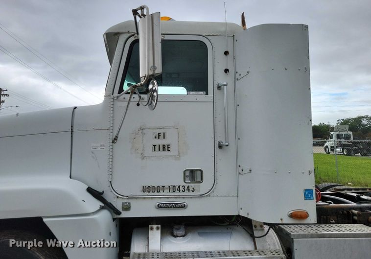 image for item DX7210 2000 Freightliner FLD semi truck
