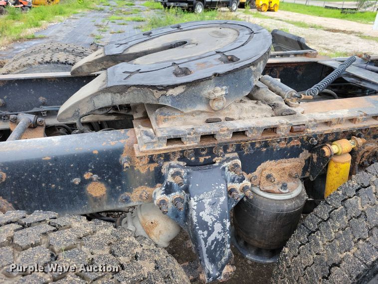 image for item DX7210 2000 Freightliner FLD semi truck