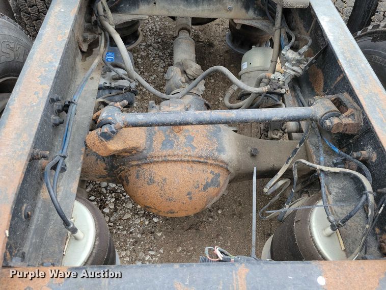 image for item DX7210 2000 Freightliner FLD semi truck