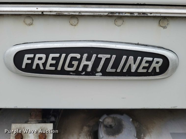 image for item DX7210 2000 Freightliner FLD semi truck