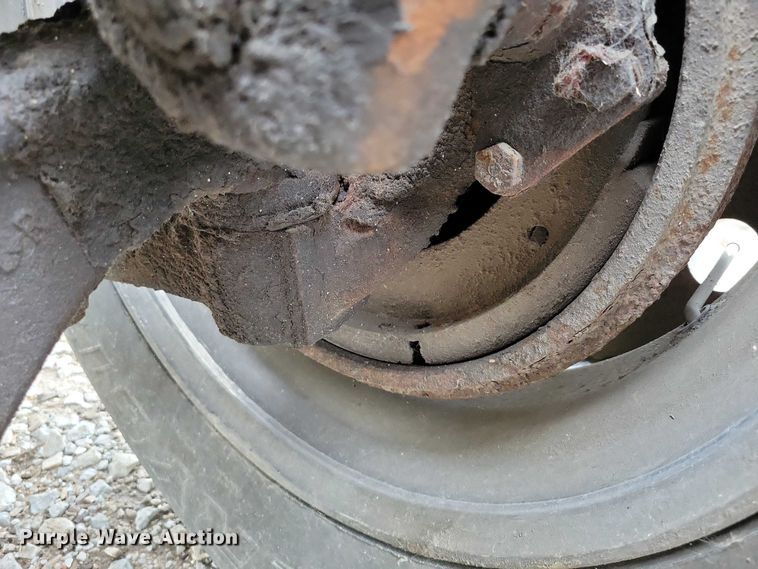 image for item DX7210 2000 Freightliner FLD semi truck