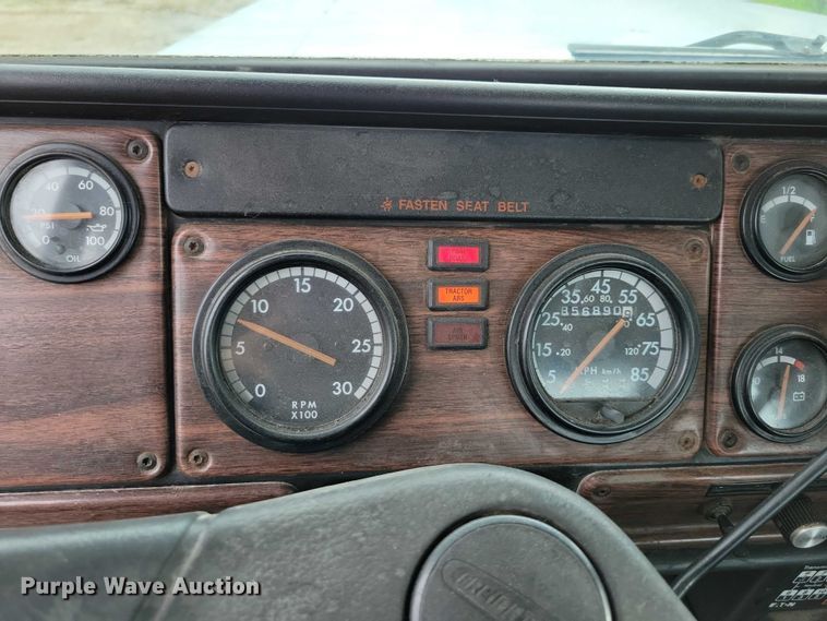 image for item DX7210 2000 Freightliner FLD semi truck