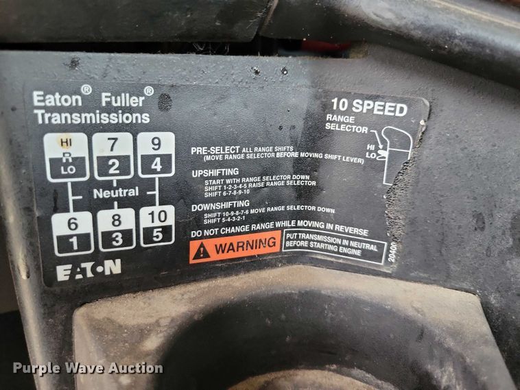 image for item DX7210 2000 Freightliner FLD semi truck