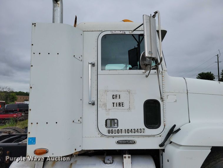 image for item DX7210 2000 Freightliner FLD semi truck