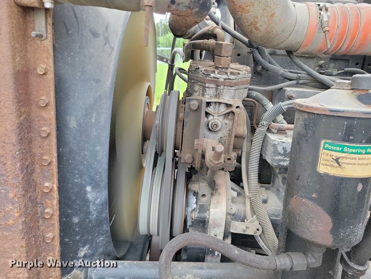 image for item DX7210 2000 Freightliner FLD semi truck