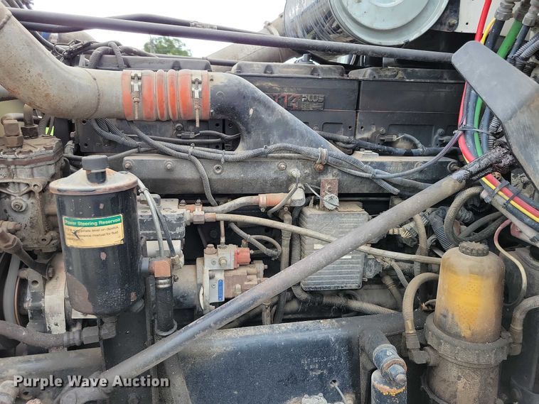 image for item DX7210 2000 Freightliner FLD semi truck