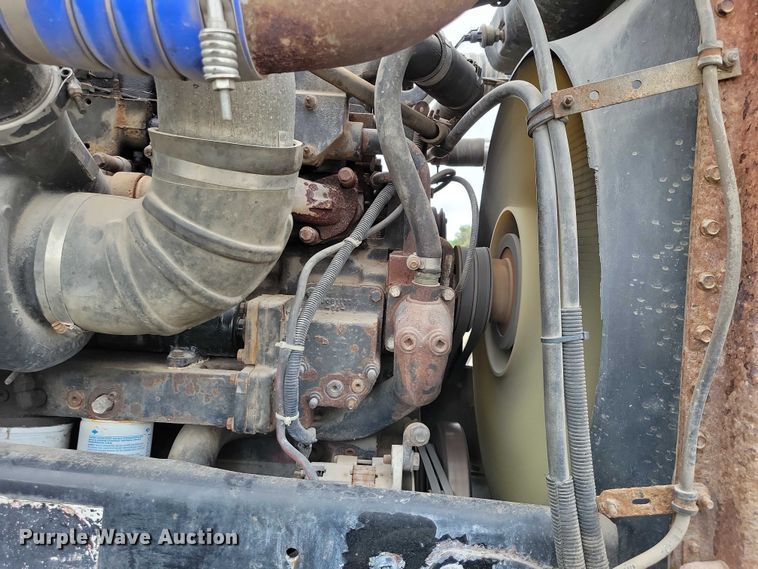 image for item DX7210 2000 Freightliner FLD semi truck