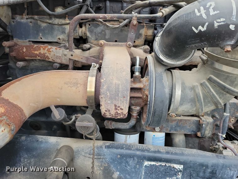 image for item DX7210 2000 Freightliner FLD semi truck