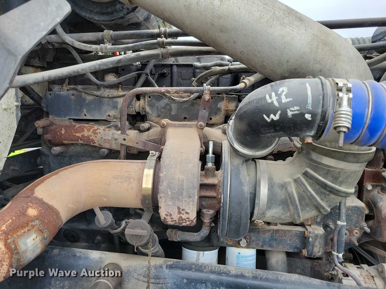 image for item DX7210 2000 Freightliner FLD semi truck