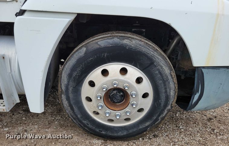 image for item DX7210 2000 Freightliner FLD semi truck