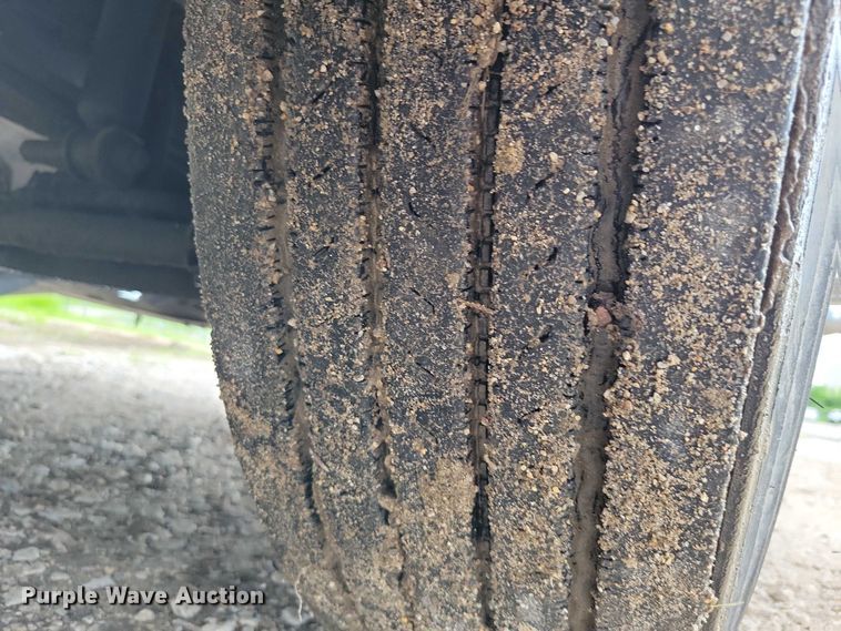 image for item DX7210 2000 Freightliner FLD semi truck