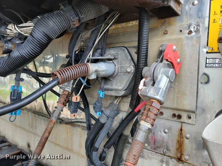 image for item DX7211 2006 Utility refrigerated van trailer