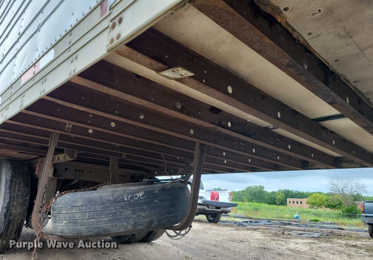 image for item DX7211 2006 Utility refrigerated van trailer