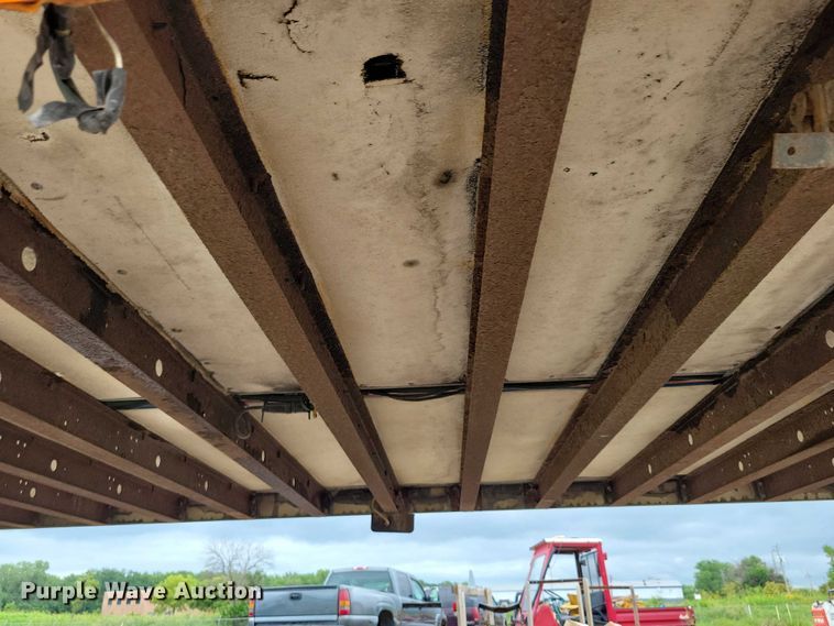 image for item DX7211 2006 Utility refrigerated van trailer