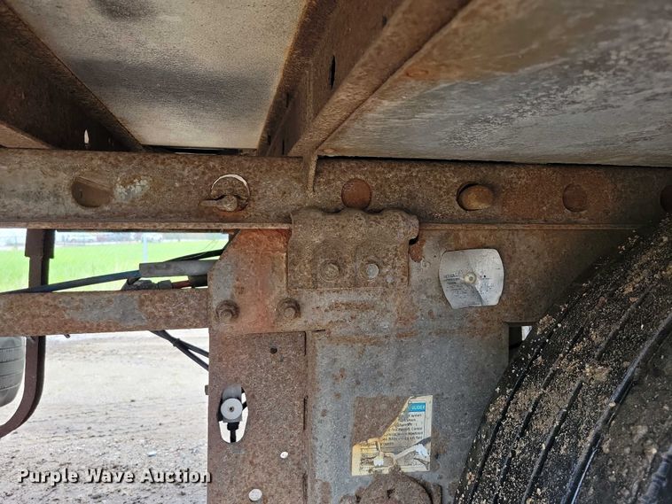 image for item DX7211 2006 Utility refrigerated van trailer