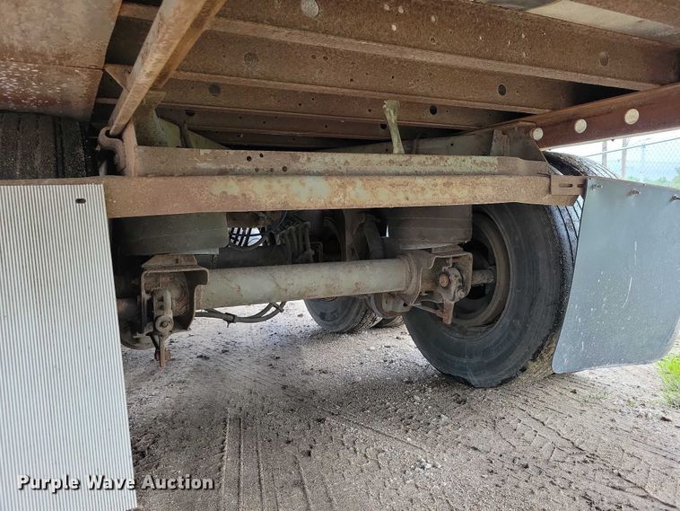 image for item DX7211 2006 Utility refrigerated van trailer