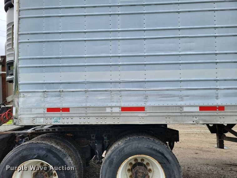 image for item DX7211 2006 Utility refrigerated van trailer