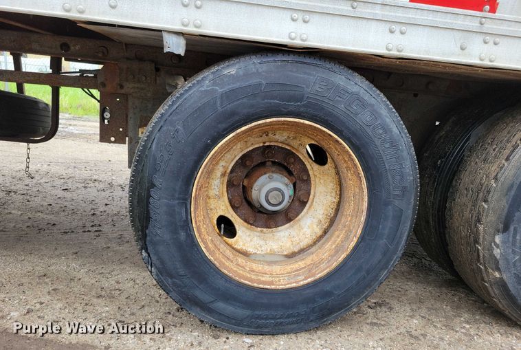 image for item DX7211 2006 Utility refrigerated van trailer