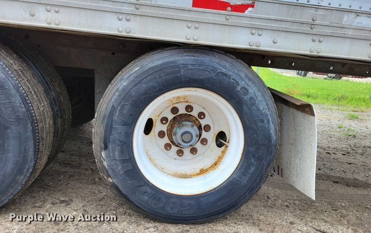 image for item DX7211 2006 Utility refrigerated van trailer