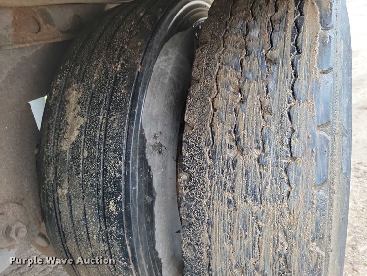 image for item DX7211 2006 Utility refrigerated van trailer