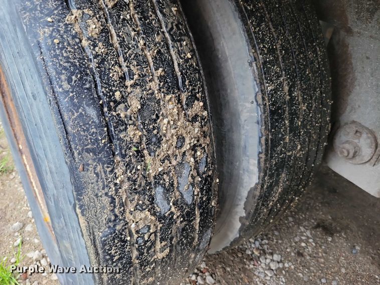 image for item DX7211 2006 Utility refrigerated van trailer