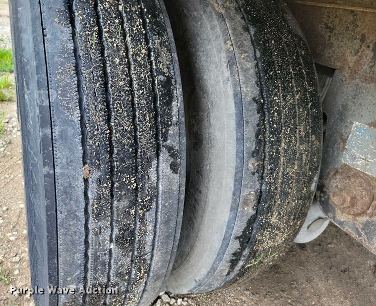 image for item DX7211 2006 Utility refrigerated van trailer