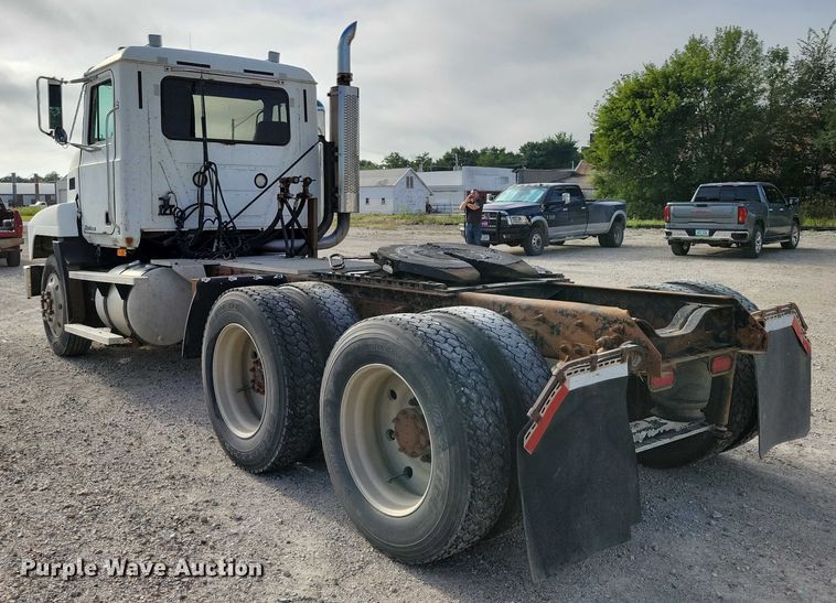 image for item DX7431 1999 Mack CH600 semi truck