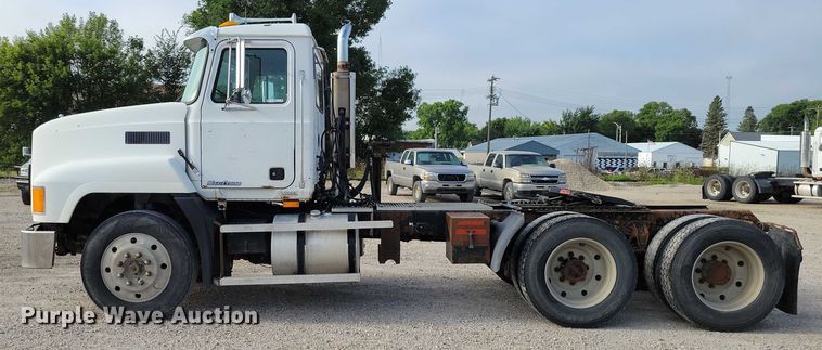 image for item DX7431 1999 Mack CH600 semi truck