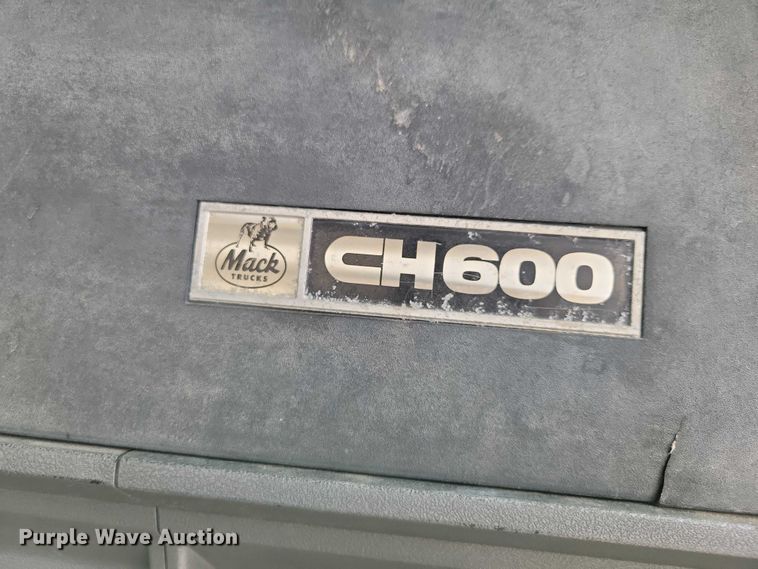 image for item DX7431 1999 Mack CH600 semi truck