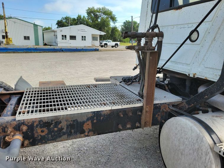 image for item DX7431 1999 Mack CH600 semi truck