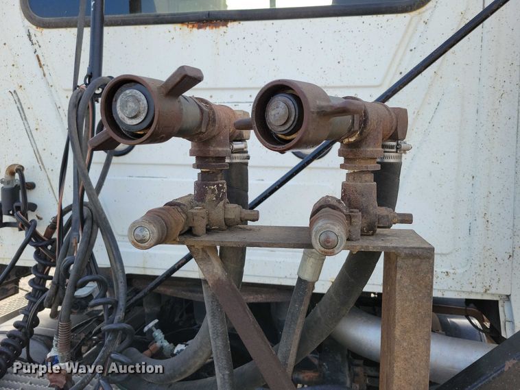 image for item DX7431 1999 Mack CH600 semi truck