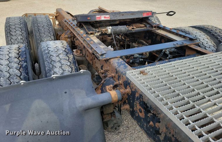 image for item DX7431 1999 Mack CH600 semi truck