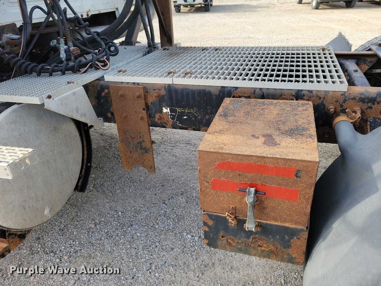 image for item DX7431 1999 Mack CH600 semi truck