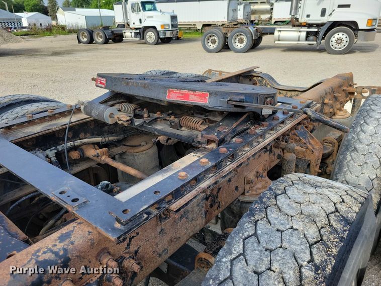 image for item DX7431 1999 Mack CH600 semi truck