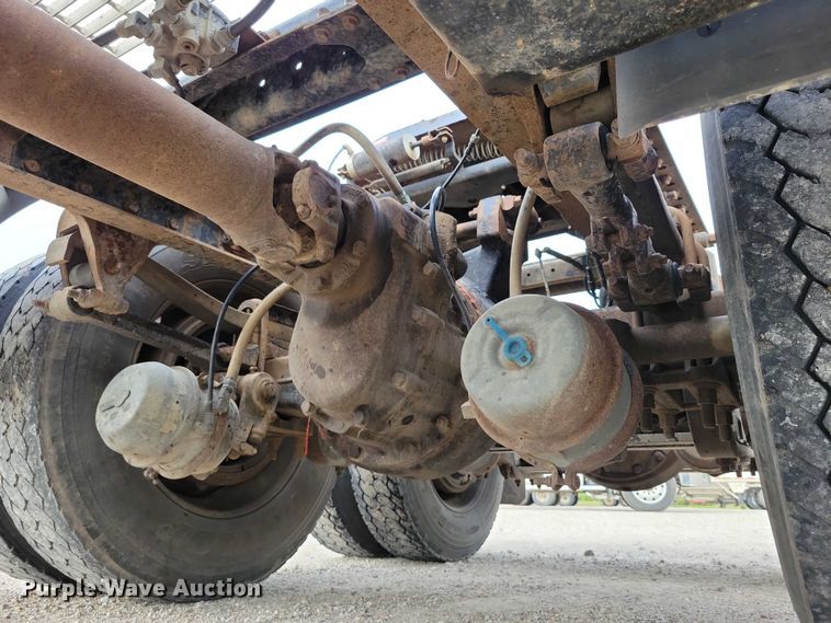 image for item DX7431 1999 Mack CH600 semi truck