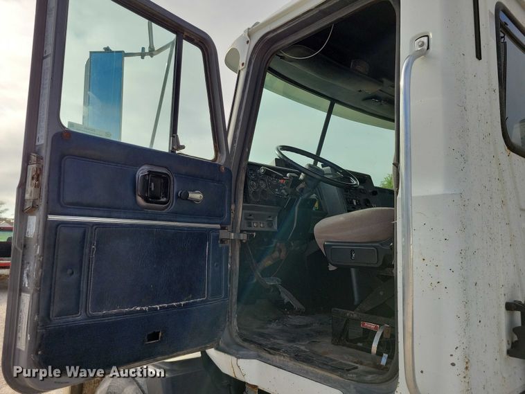 image for item DX7431 1999 Mack CH600 semi truck