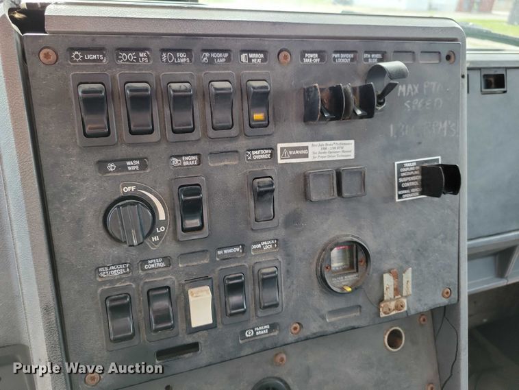 image for item DX7431 1999 Mack CH600 semi truck