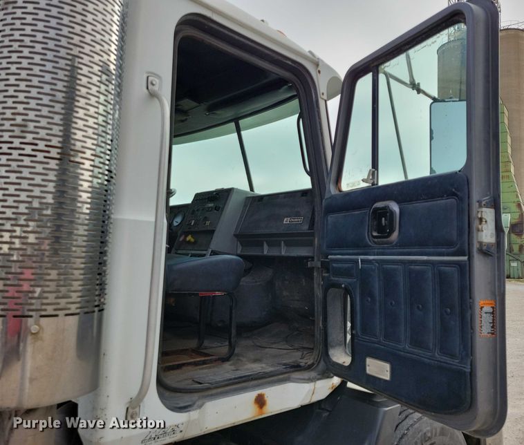 image for item DX7431 1999 Mack CH600 semi truck