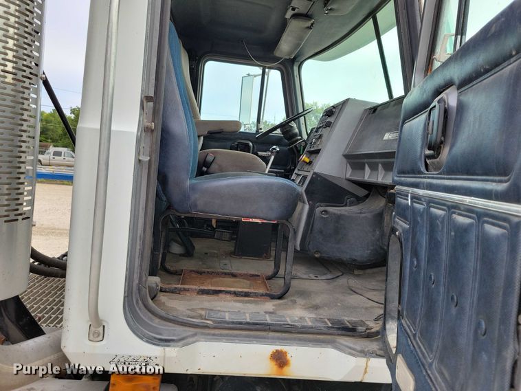 image for item DX7431 1999 Mack CH600 semi truck